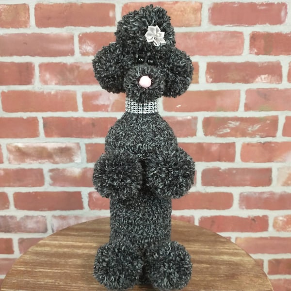Crochet Poodle Wine Bottle Cover, MCM, Retro Bar Decor, Wine Lover Gift, Bottle Cozy, Midcentury Modern, Girlfriend Gift, Black/Gray Poodle