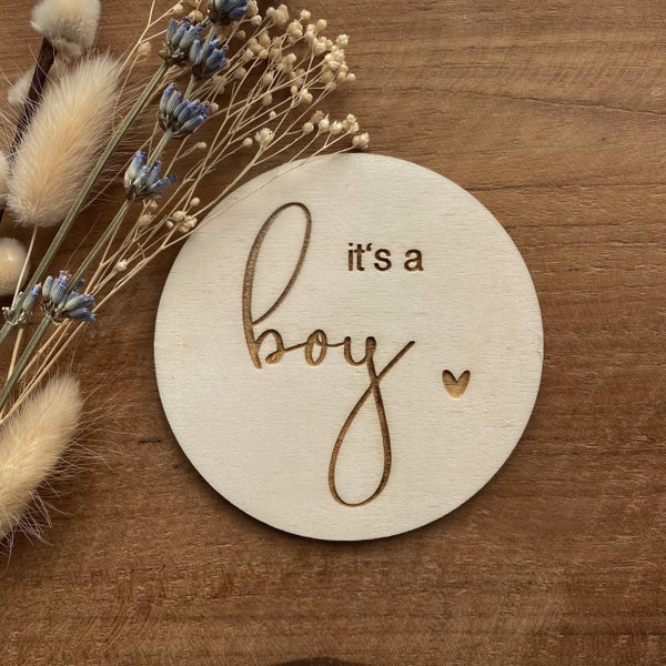 Meilenstein "it's a boy", es ist ein Junge, wunderschönes Ankündigungsschild, Gender Reveal, Meilensteinkarte aus Holz