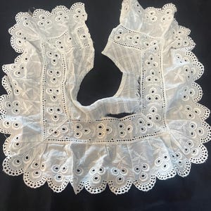Vintage detachable 1900’s collar.