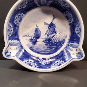 Vintage delfts blue Dutch hand painted ashtray