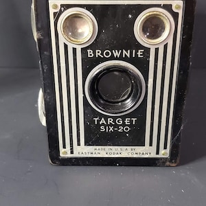 Vintage 1942 Eastman Kodak Brownie Target Six-20 camera