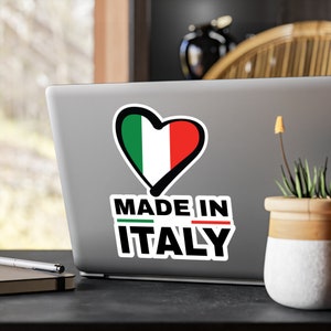 Adesivo Made in Italy: adesivo in vinile con cuore e bandiera italiana