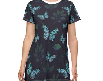 Vestido estilo camiseta con estampado floral de mariposas: un atuendo bohemio de verano