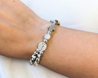 Bracelet chapelet fait main en perles : pierre naturelle, médaille de saint Benoît en argent