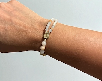 Bracciale rosario con perline fatto a mano: pietra naturale, croce placcata oro 14k