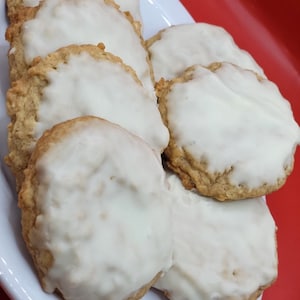 Old-Fashioned Iced Oatmeal Cookies