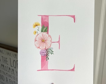 Dipinto personalizzato con iniziale floreale elegante ad acquerello - Arte con nome del bambino