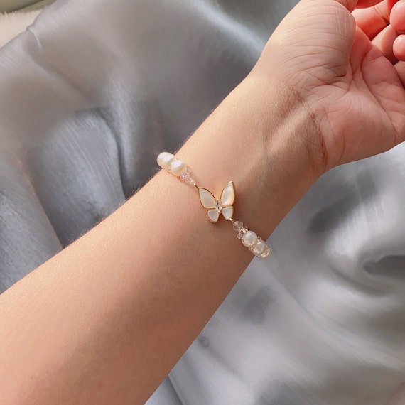 Butterfly Charm Mother of Pearl Freshwater Pearl Bracelet - Etsy display picture 3
