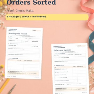 Op de afbeelding: Een digitale downloadset van 8 A4-pagina's voor het bijhouden van gepersonaliseerde bestellingen, met de tekst 'Personalised Orders Sorted', 'Proof. Check. Make.', 'Item & proof record' en 'Before you make it' op witte vellen papier.