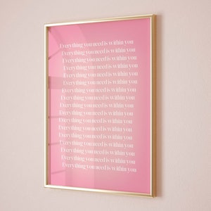 Puede incluir: Una impresi&oacute;n enmarcada rosa con el texto "Everything you need is within you" repetido 17 veces en blanco.
