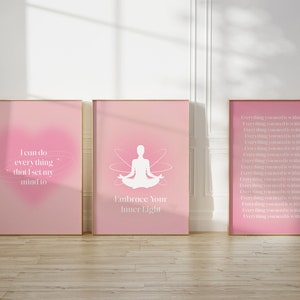 Puede incluir: Tres carteles motivacionales enmarcados en rosa con texto blanco. El cartel de la izquierda dice "Puedo hacer todo lo que me proponga". El cartel del medio tiene una silueta blanca de una persona en una postura de yoga y dice "Abraza tu luz interior". El cartel de la derecha tiene una frase repetida "Todo lo que necesitas est&aacute; dentro de ti".