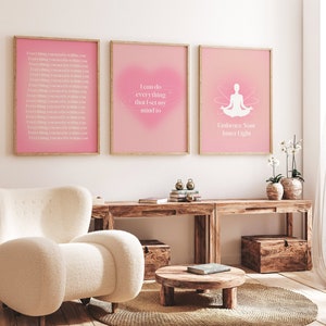 Puede incluir: Tres carteles de motivaci&oacute;n rosas con texto blanco y una silueta blanca de una persona meditando. El texto en los carteles dice "Todo lo que necesitas est&aacute; dentro de ti", "Puedo hacer todo lo que me proponga", y "Abraza tu luz interior".