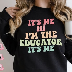 It's Me, Hi, I'm Educator It's me Shirt svg Png, ich bin das Problem retro, Lehrer Png, Urlaubsgeschenk, Konzert Shirt svg, Country Musik