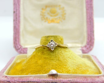 9ct Yellow Gold & 0.1ct Diamond Solitaire Ring Antique c1940 Art Deco