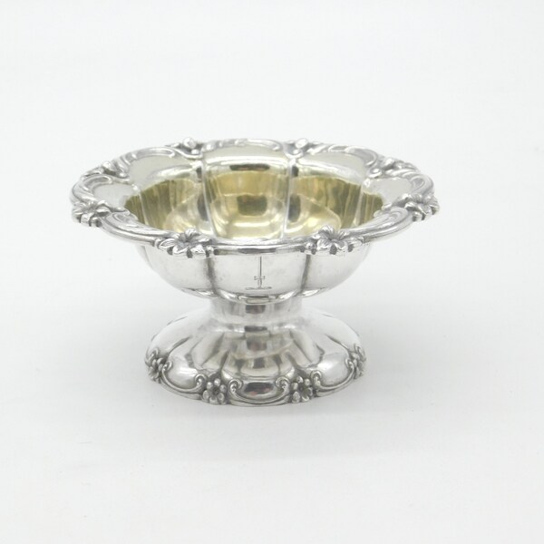 Georgian Sterling Silver Floral Edge Crested Sweet Treat Dish 1830 London