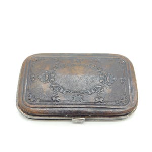 Cartera francesa de acero tallado y cuero para mujer, con múltiples compartimentos, del siglo XIX, c1840