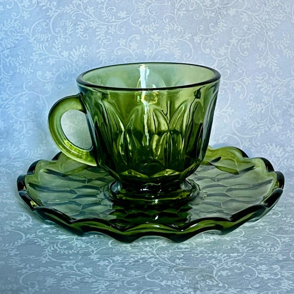 Anchor Hocking Fairfield Avocado Olive Green Coffee Tea Cups and Saucers (2)