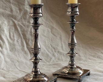 英国ビンテージ、キャンドルホルダー ヴィンテージシルバーメッキキャンドルホルダー - クラシックペア