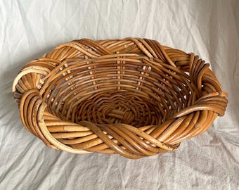 Cesta de ratán tejida a mano estilo vintage