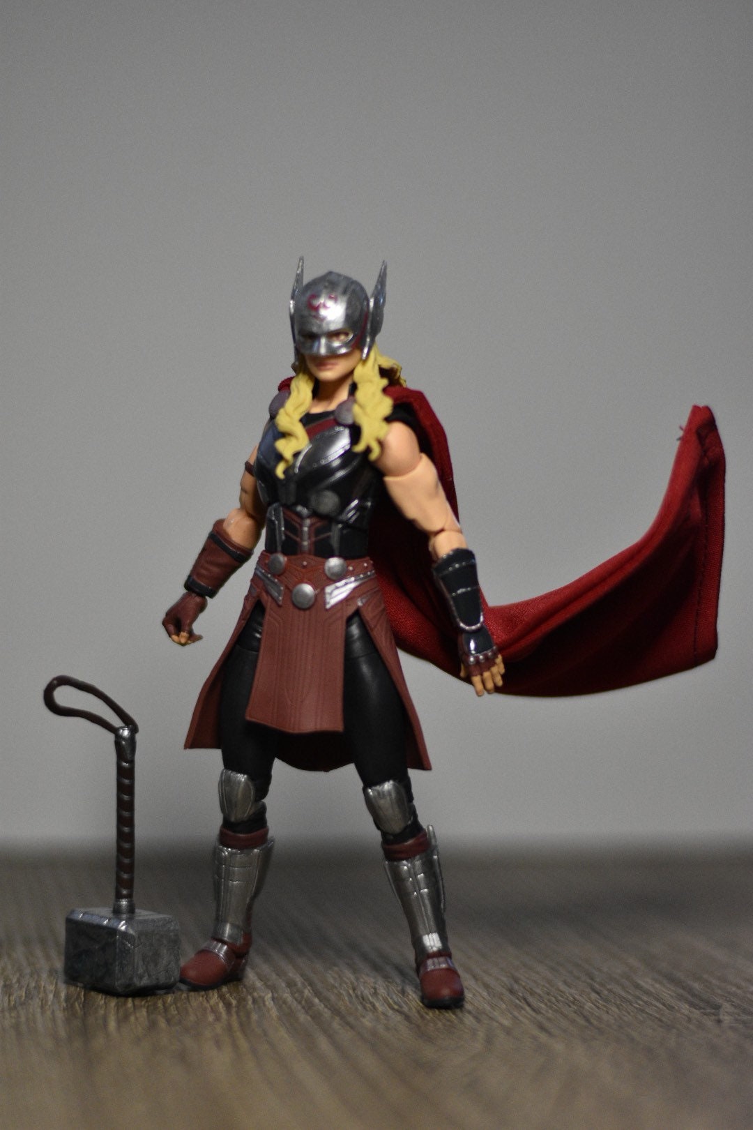 1/12 Scale Red Wired Cape for She Thor Action Figure