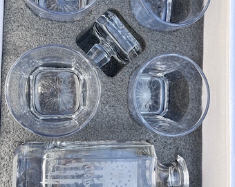 パーソナライズされたエレガンス: 独特のタッチを演出するカスタム彫刻デカンタ