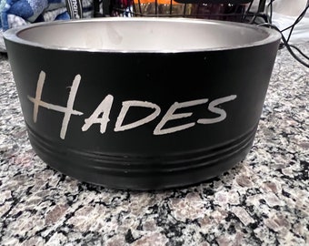 Personalized Pet Elegance: 32-Ounce Engraved Water Bowl for Dogs and Cats