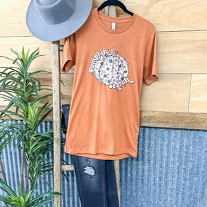 trendy fall graphic tshirt, retro pumpkin tshirt, cute shirt for fall, Halloween tee, Retro halloween Top, Fall Tshirt, fall graphic tee