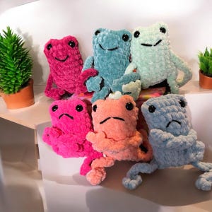 Ranita gruñona feliz tejida a crochet, rana amigurumi, mini rana tejida a crochet, rana de peluche, rana de peluche tejida a crochet, rana bebé de peluche, rana tejida a crochet