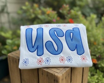 刺繍入り花柄USAスウェットシャツ、アメリカシャツ、独立記念日シャツ、7月4日、愛国的な女性用シャツ、USA設立1776年