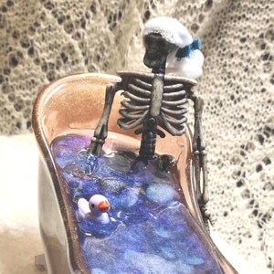 Bathing Skeleton
