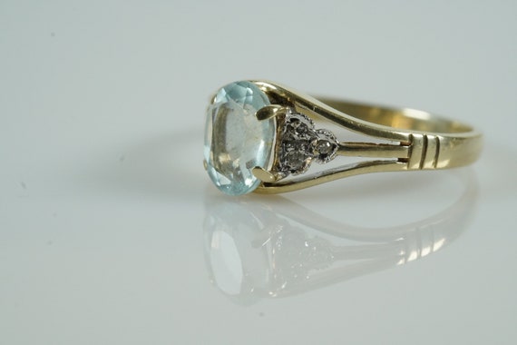 Stunning 9ct Gold Aquamarine & Diamond ring - image 5