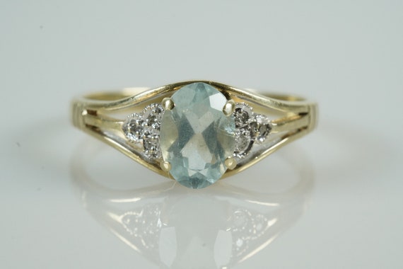 Stunning 9ct Gold Aquamarine & Diamond ring - image 3