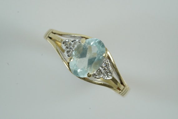 Stunning 9ct Gold Aquamarine & Diamond ring - image 2