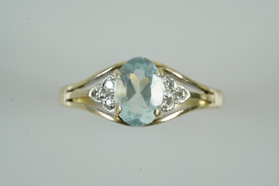 Stunning 9ct Gold Aquamarine & Diamond ring - image 1