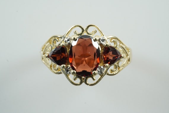 Beautiful Vintage Garnet Ring, 9ct - image 1