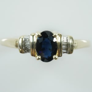Amazing sapphire & baguette diamond 9ct gold ring