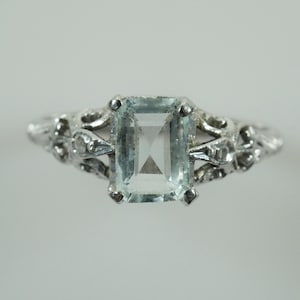 White Gold Stunning Aquamarine Ring set in 9ct