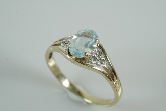 Stunning 9ct Gold Aquamarine & Diamond ring - image 4