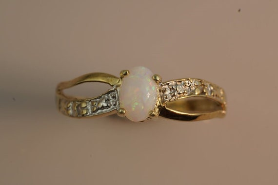 Stunning 9ct Solid Opal & diamond Ring - image 4