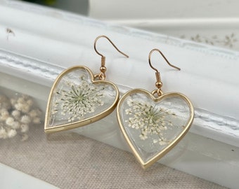Bridesmaids White Queen Annes Lace Resin Earring Flower Earring Glitter Earring Hypoallergenic Hook Wedding Day Jewelry  Bridesmaid Gift