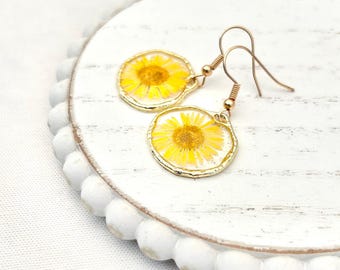 Pressed Flower Earring Resin Jewelry Handmade Design Gold Rim Botanical Accessory Lightweight Dangle Nature Inspired Unique Gift