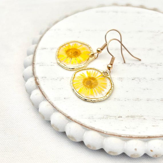 Pressed Flower Earring Resin Jewelry Handmade Design Gold Rim Botanical Accessory Lightweight Dangle Nature Inspired Unique Gift