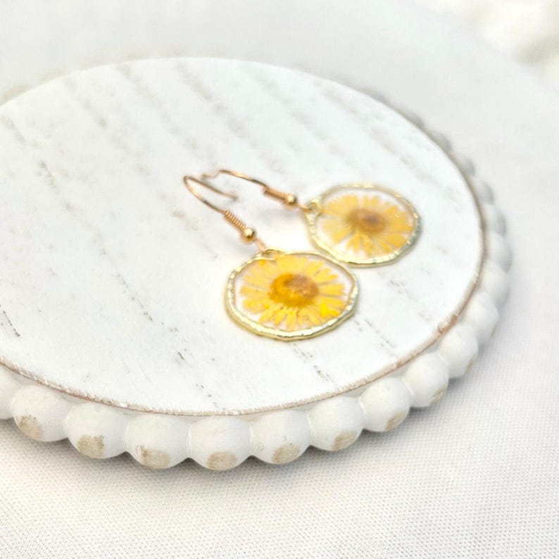 Unique Gift Earrings Handmade Resin Jewelry Pressed Flower Design Gold Rim Dangle Earrings Nature Inspired Botanical Accessory Perfect Present Birthday Gift Anniversary Gift Real Dried Flowers Preserved Plants Lightweight Comfortable Wear