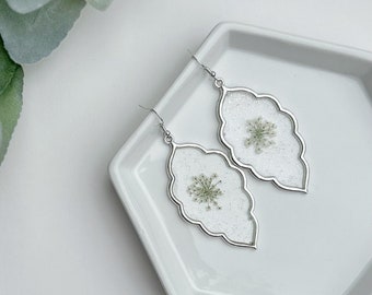 Queen Annes Lace Resin Earring Pressed Flower Earring Resin Hypoallergenic Hook Resin Jewelry Romantic Gift for Her Boho Gift for Mom