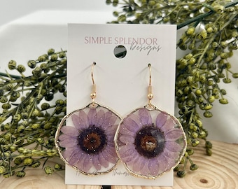 Daisy Earring Resin Purple Flower Jewelry Handmade Floral Accessory Botanical Statement Piece Design Nature Inspired Summer Fashion Bright