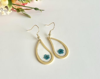 Blue Flower Earring Gold Teardrop Resin Jewelry Dried Forget Me Not Design Statement Piece Nature Inspired Elegant Accessory Lightweight