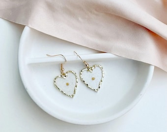 Mustard Seed Earring Heart Shaped Resin Jewelry Faith Symbol Christian Gift Valentine Day Special Present Dried Flowers Dainty Design Gold