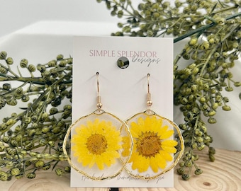 Yellow Daisy Earring Resin Flower Jewelry Handcrafted Nature Inspired Design Botanical Statement Bright Floral Accessory Summer Piece Gold