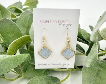 Pendientes de ópalo triturado hechos a mano, joyería geométrica colgante, accesorio de piedra hipoalergénica, regalo para mujer, regalo de cumpleaños, regalo para dama de honor, boda, nupcial