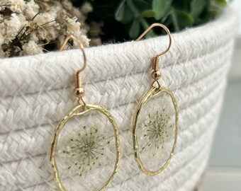 Queen Annes Lace Resin Earring Pressed Flower Earring Dangle Earring Wedding Jewelry Hypoallergenic Earring Hooks Bridesmaid gift for her